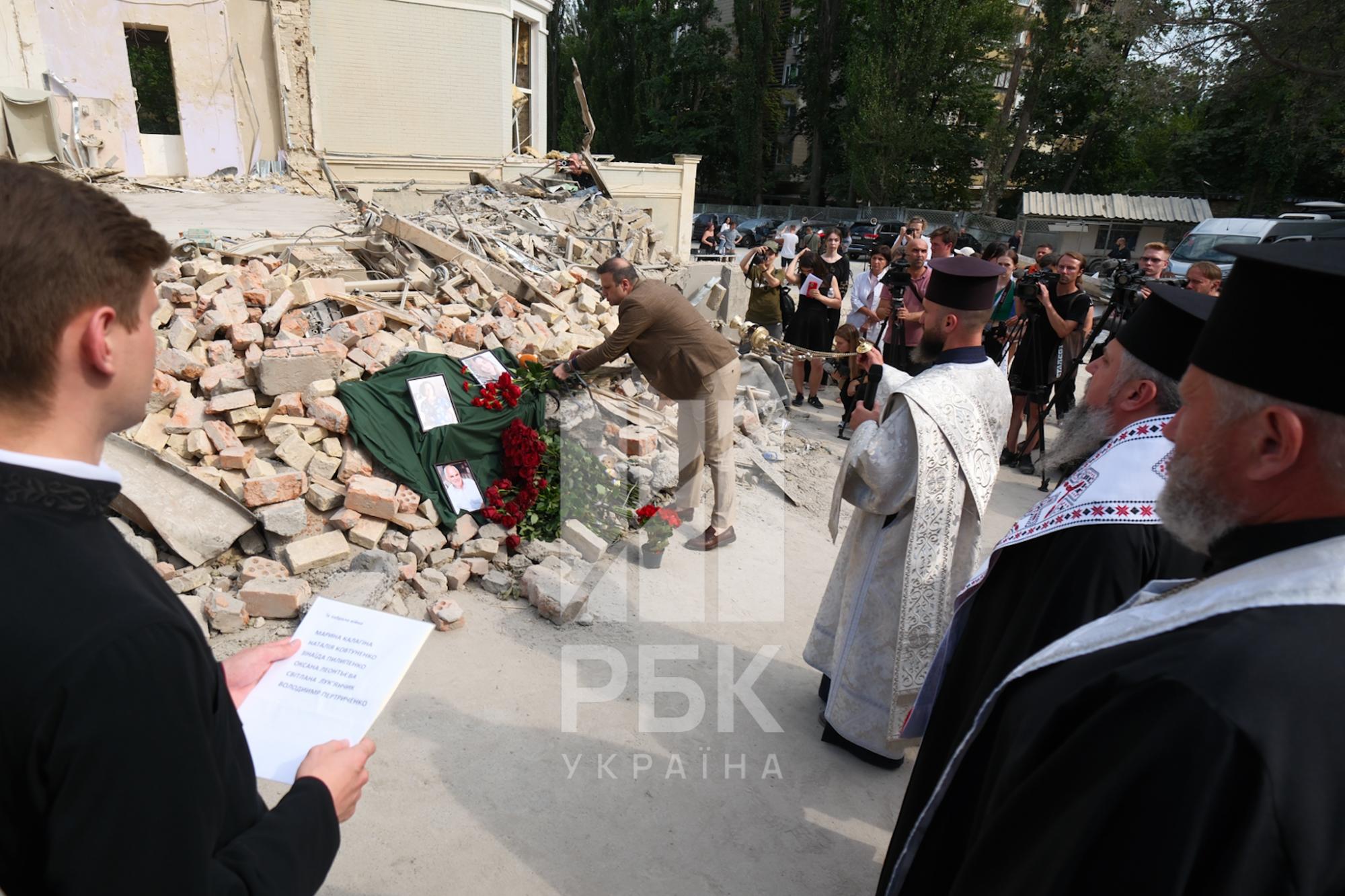 В память о жертвах. В "Охматдете" камерный оркестр исполнил "Реквием по погибшим": фото
